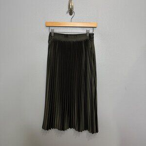 MODCLOTH polished pleated skirt in dark gray/olive size S